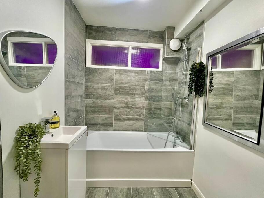 Appartement By The Flat Accommodating 5 Guests