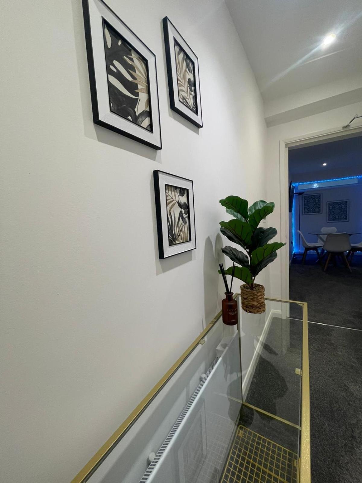 Appartement By The Flat Accommodating 5 Guests *