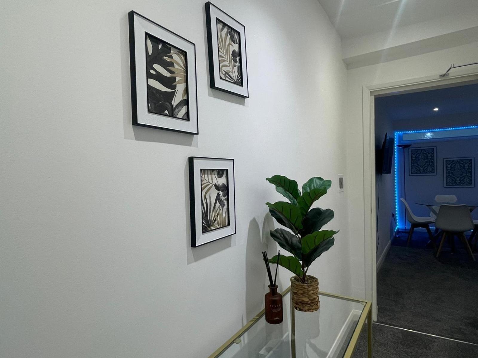 By The Flat Accommodating 5 Guests Hove