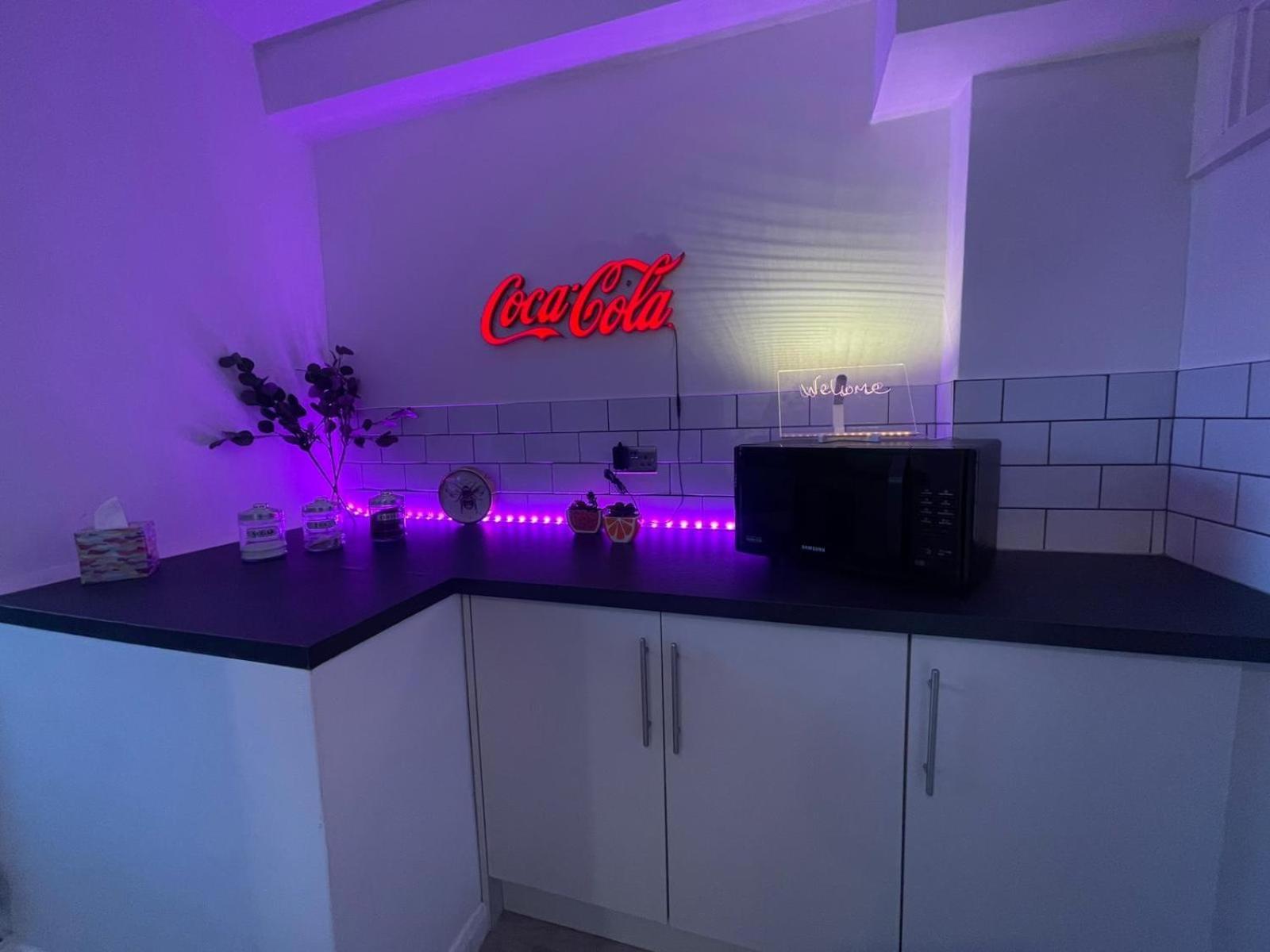 By The Flat Accommodating 5 Guests Appartement