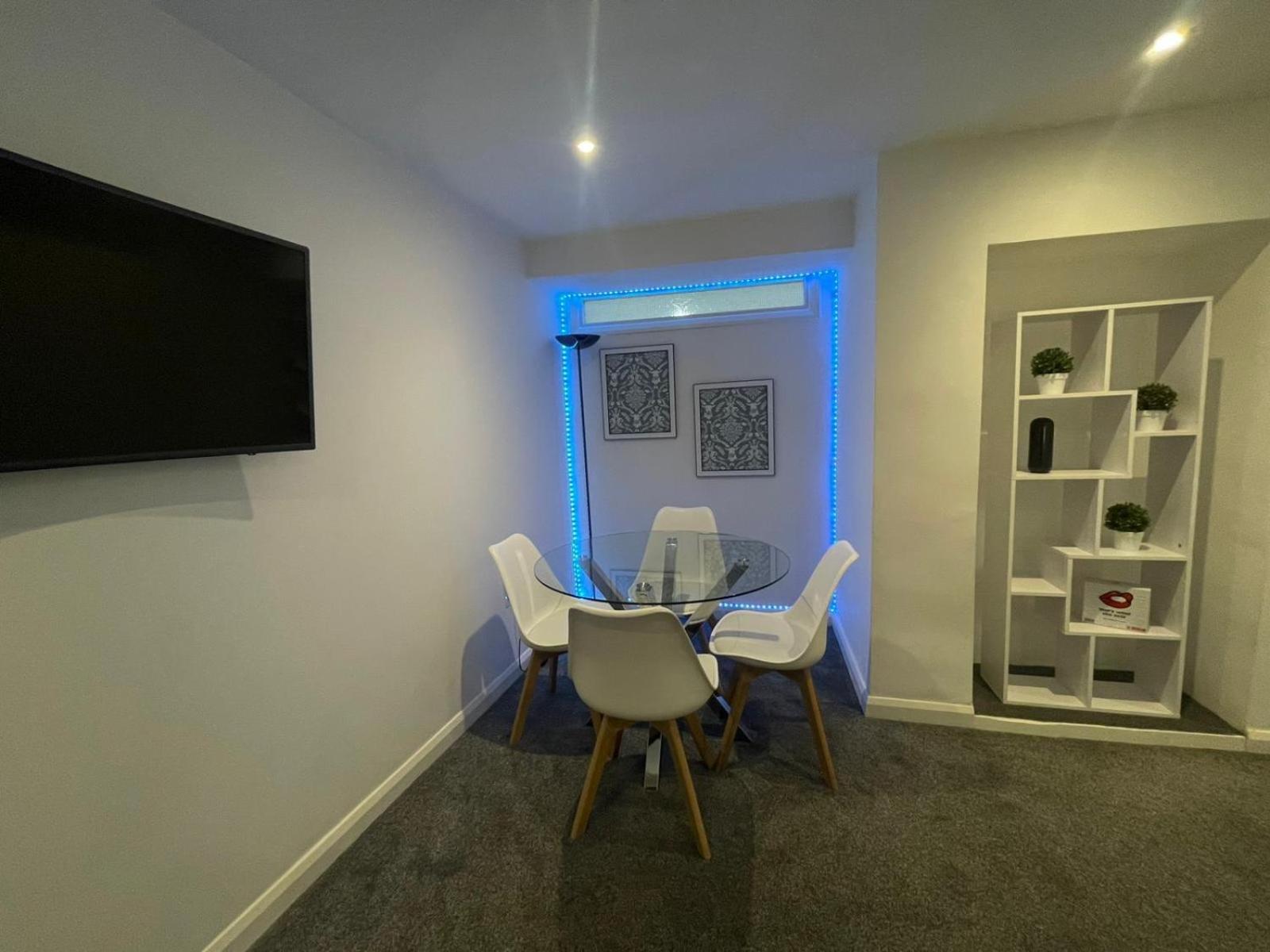 By The Flat Accommodating 5 Guests Appartement Hove